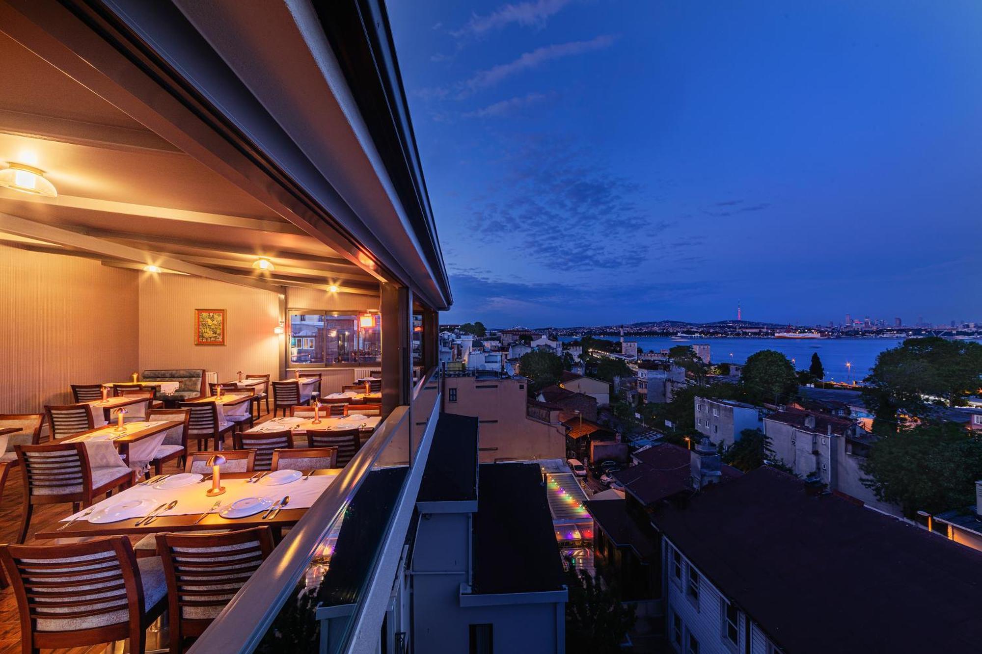 Azade Premier Hotel 3*